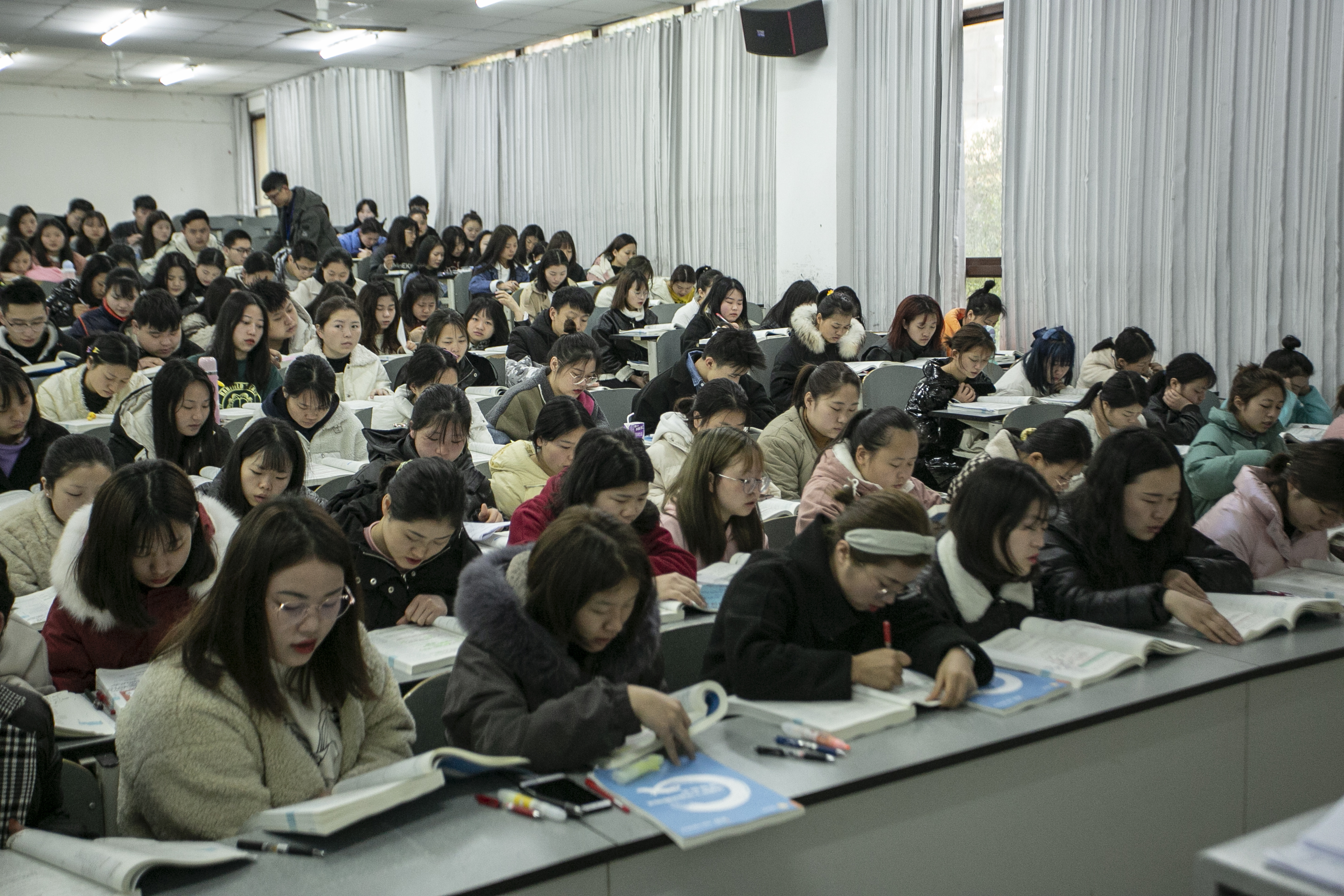 抓首日行课 促教学质量(图3)